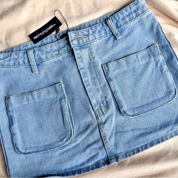 PrettyLittleThing Light blue wash cargo pocket denim mini skirt NWT Sz 6 - Picture 3 of 7